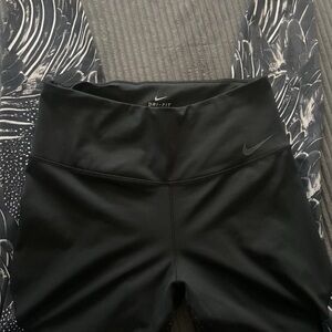 Nike Women's Black Dri-FIT leggings Sz large